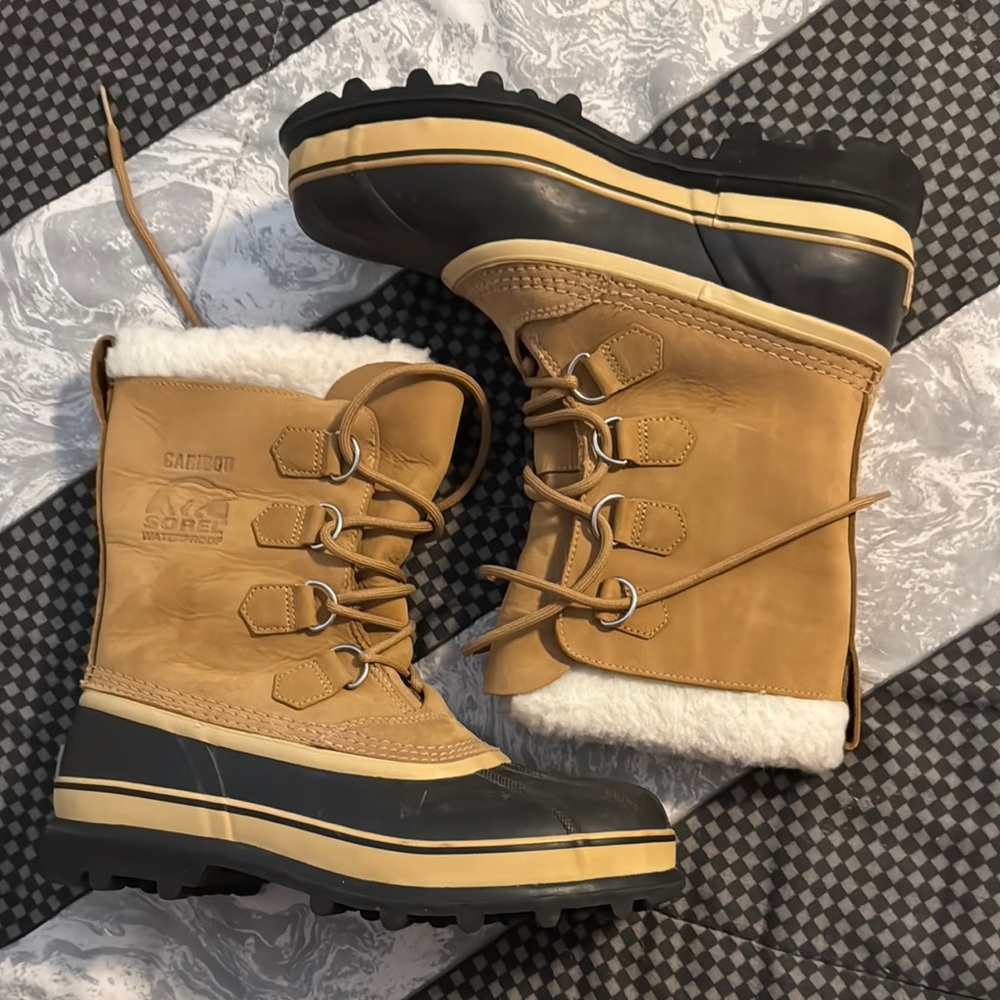 Sorel caribou Camel and Black Snow Boots